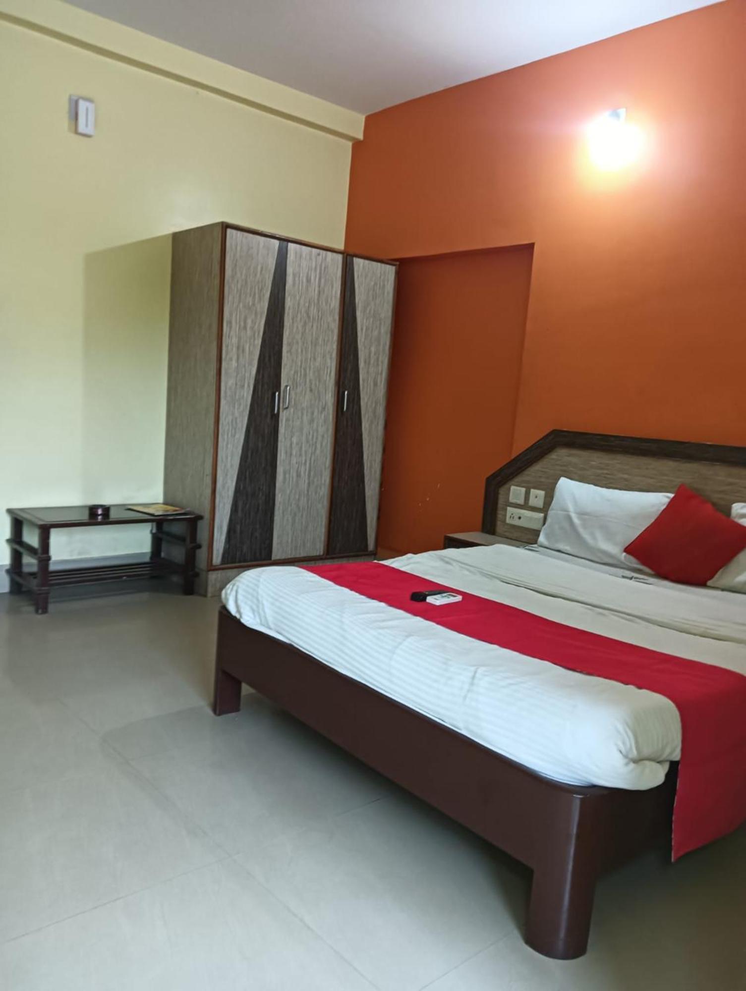 Hotel D2 Holiday Inn -Near Niladri Sea Beach - Puri - Official Verified Екстер'єр фото