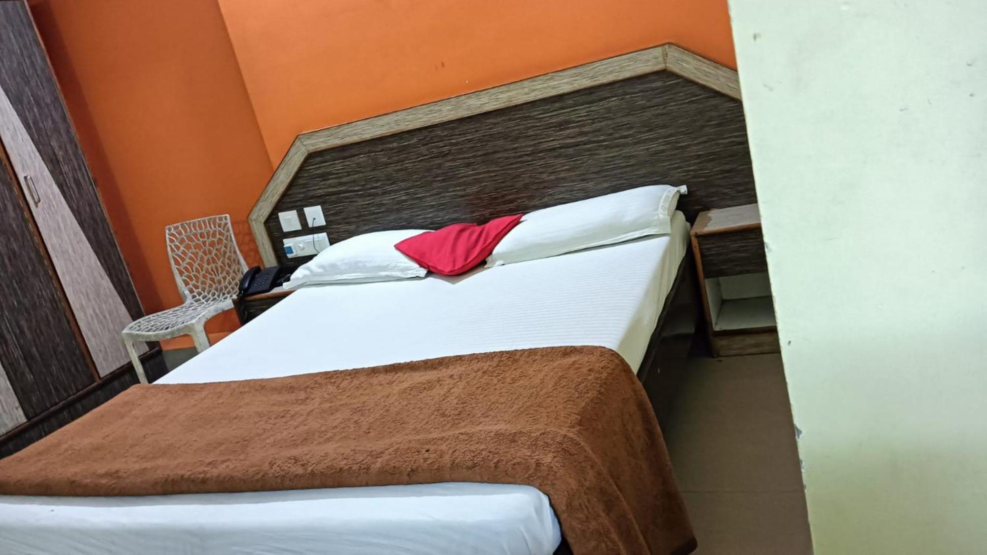 Hotel D2 Holiday Inn -Near Niladri Sea Beach - Puri - Official Verified Екстер'єр фото