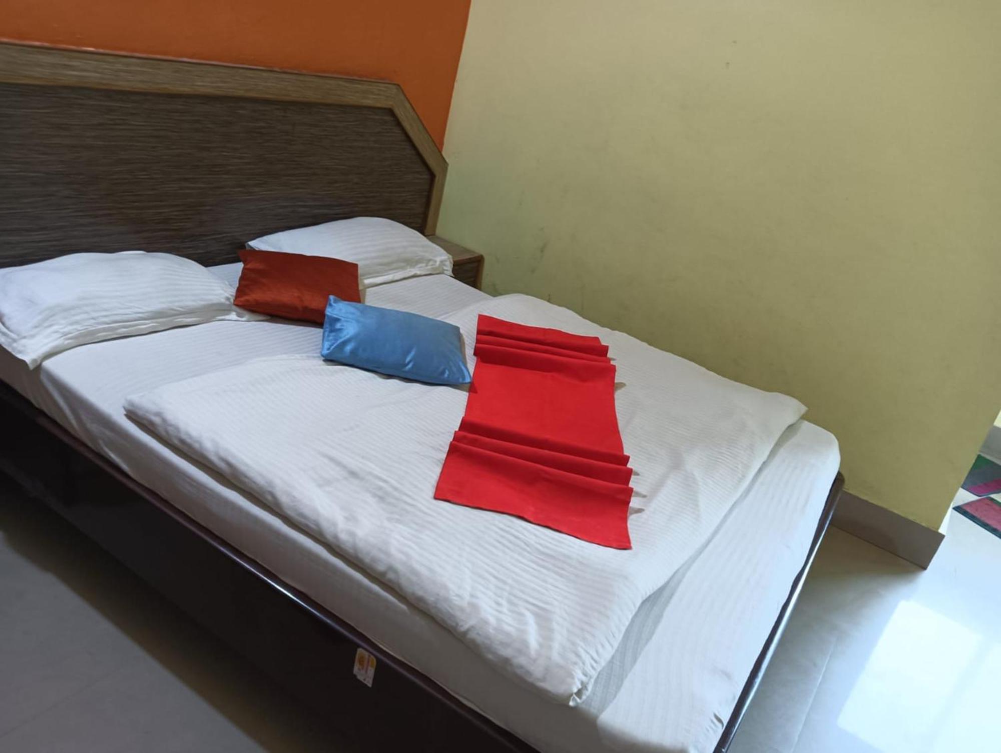 Hotel D2 Holiday Inn -Near Niladri Sea Beach - Puri - Official Verified Екстер'єр фото
