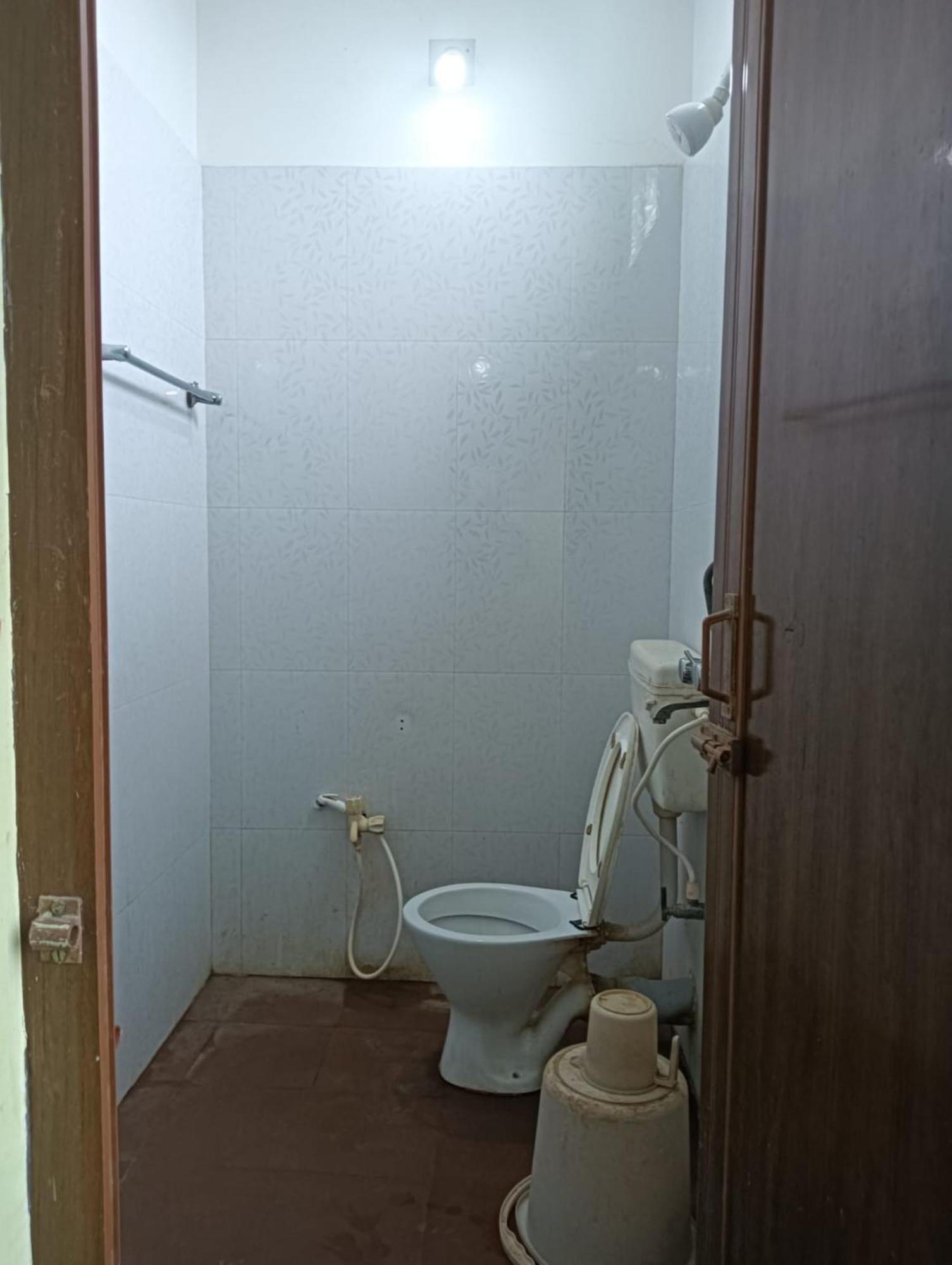 Hotel D2 Holiday Inn -Near Niladri Sea Beach - Puri - Official Verified Екстер'єр фото