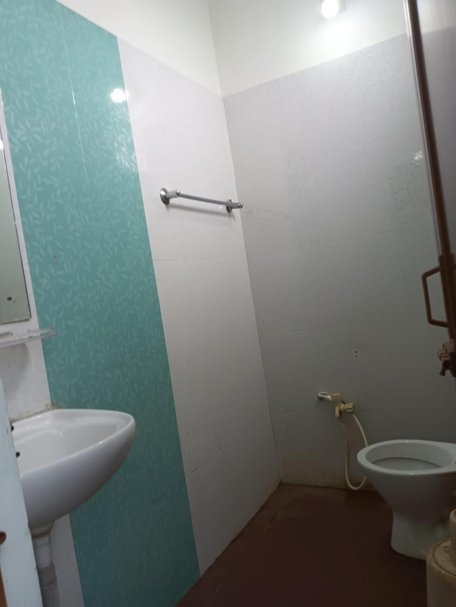 Hotel D2 Holiday Inn -Near Niladri Sea Beach - Puri - Official Verified Екстер'єр фото