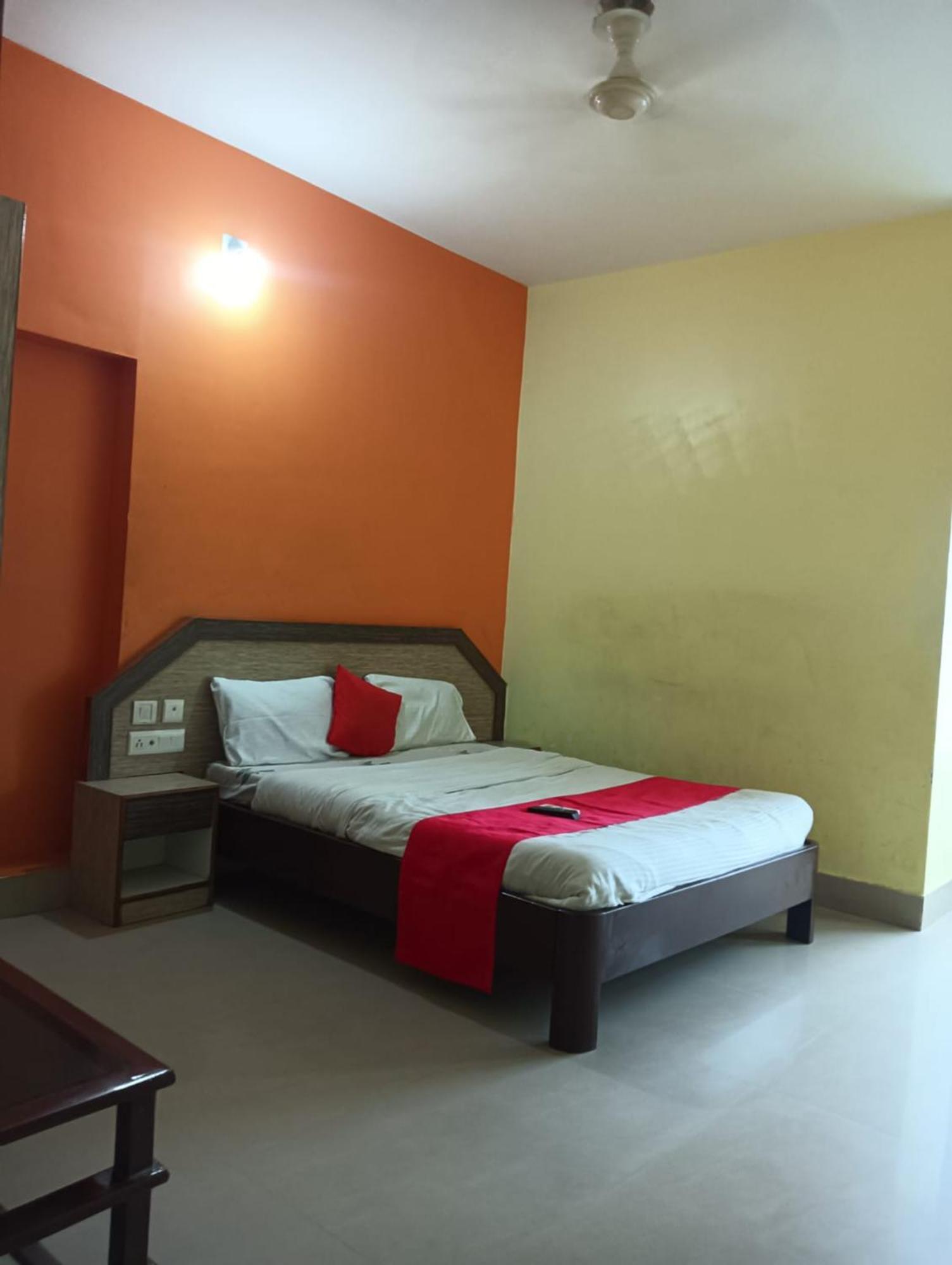 Hotel D2 Holiday Inn -Near Niladri Sea Beach - Puri - Official Verified Екстер'єр фото